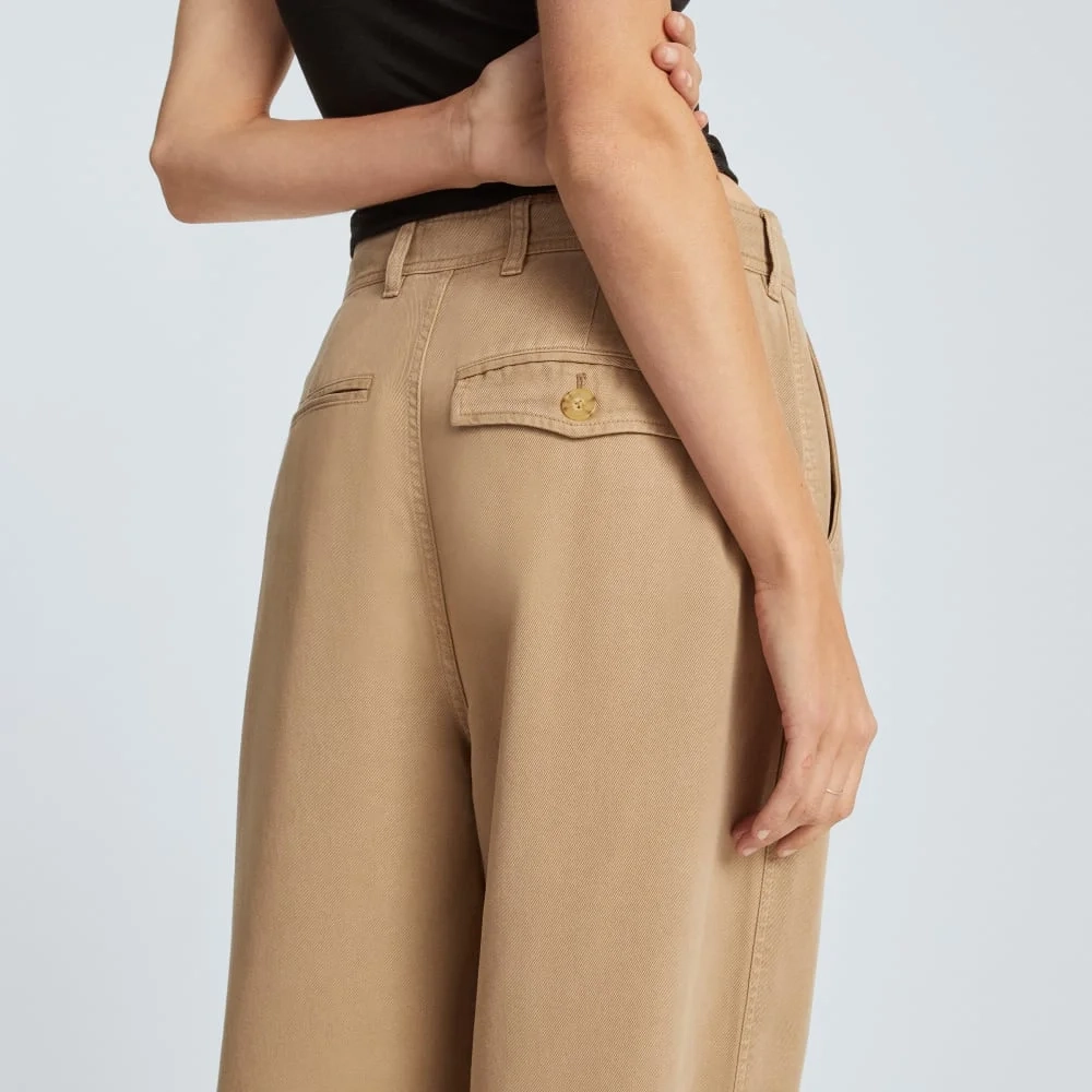 The Chino in Buttersoft | Dark Khaki (3)