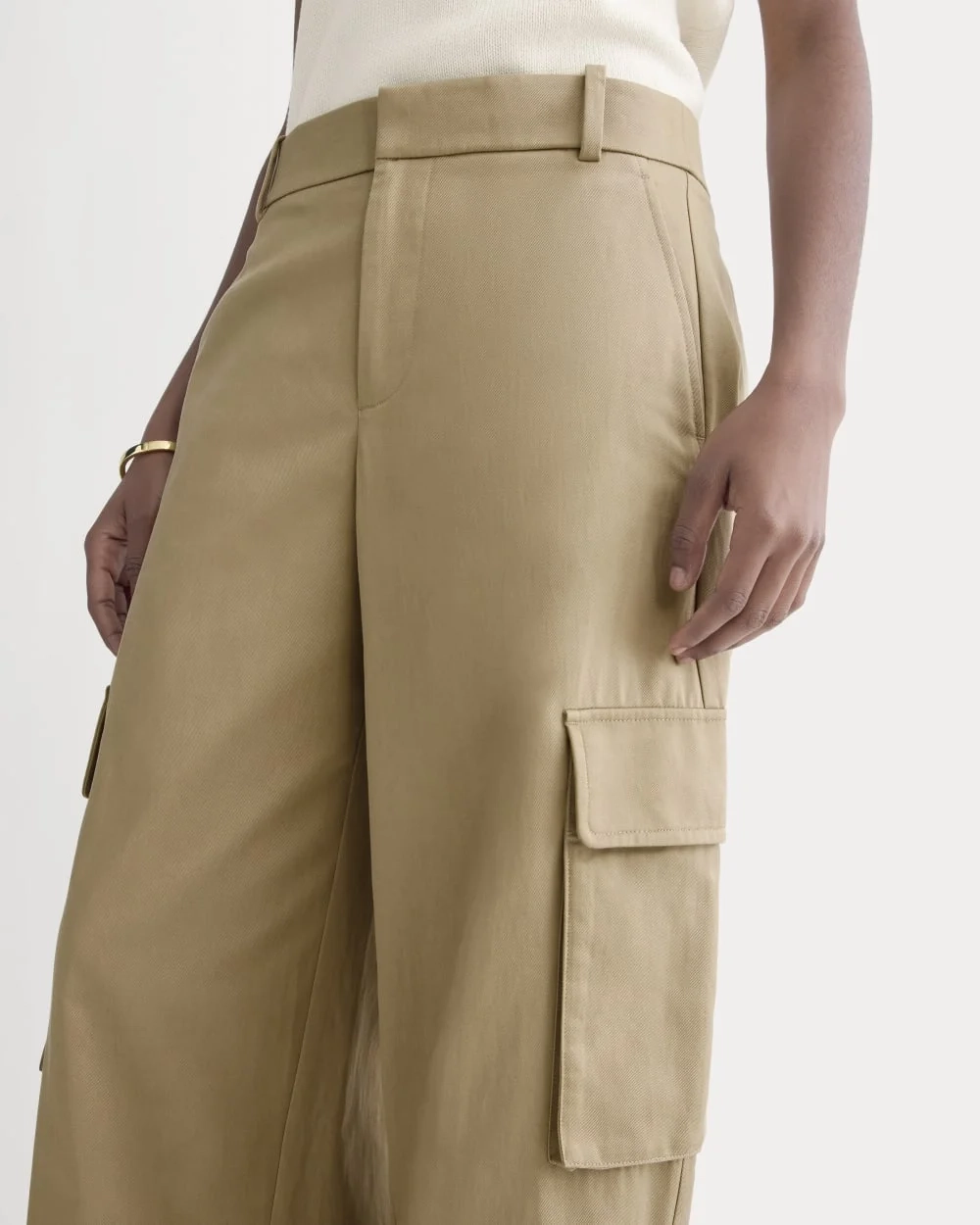 Wide-Leg Cargo Trouser in Buttersmooth | Ash Brown (4)