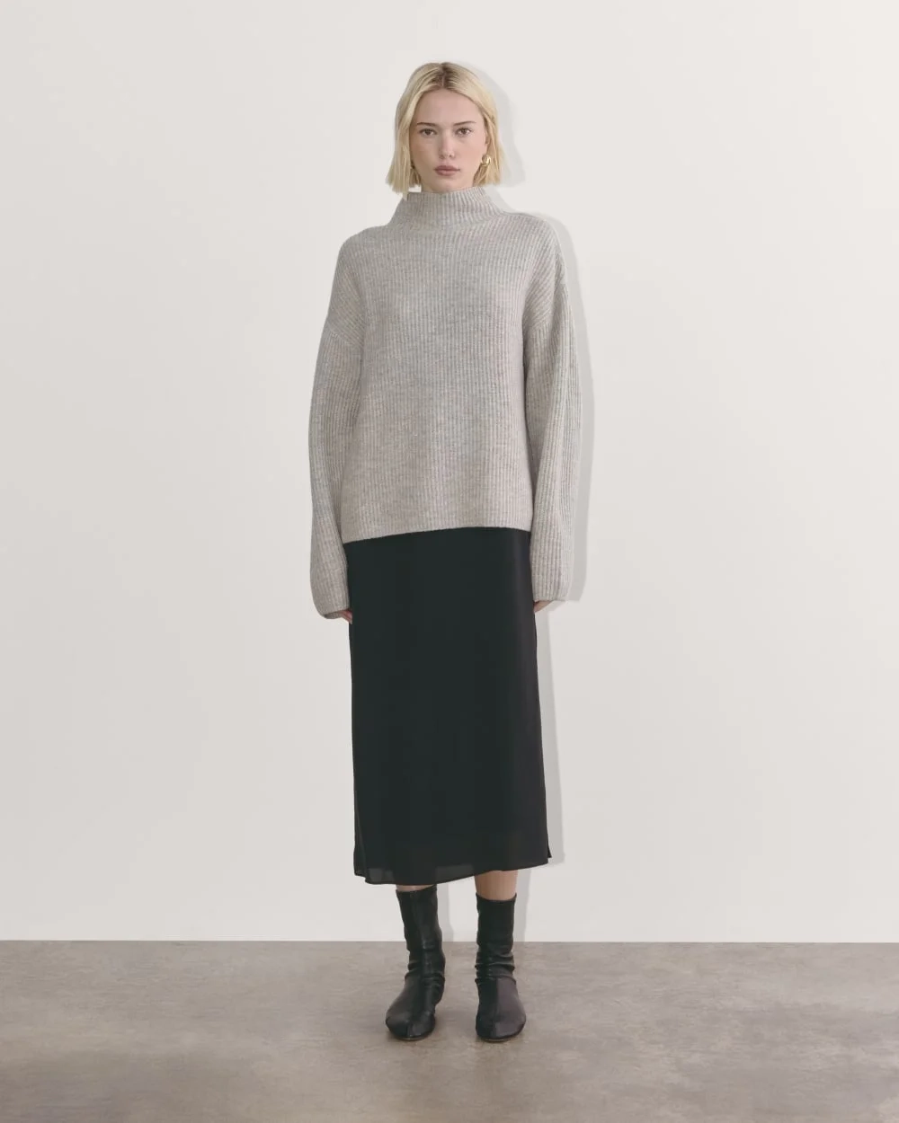 The Fisherman Turtleneck in Wool Cashmere | Light Heather Grey (4)