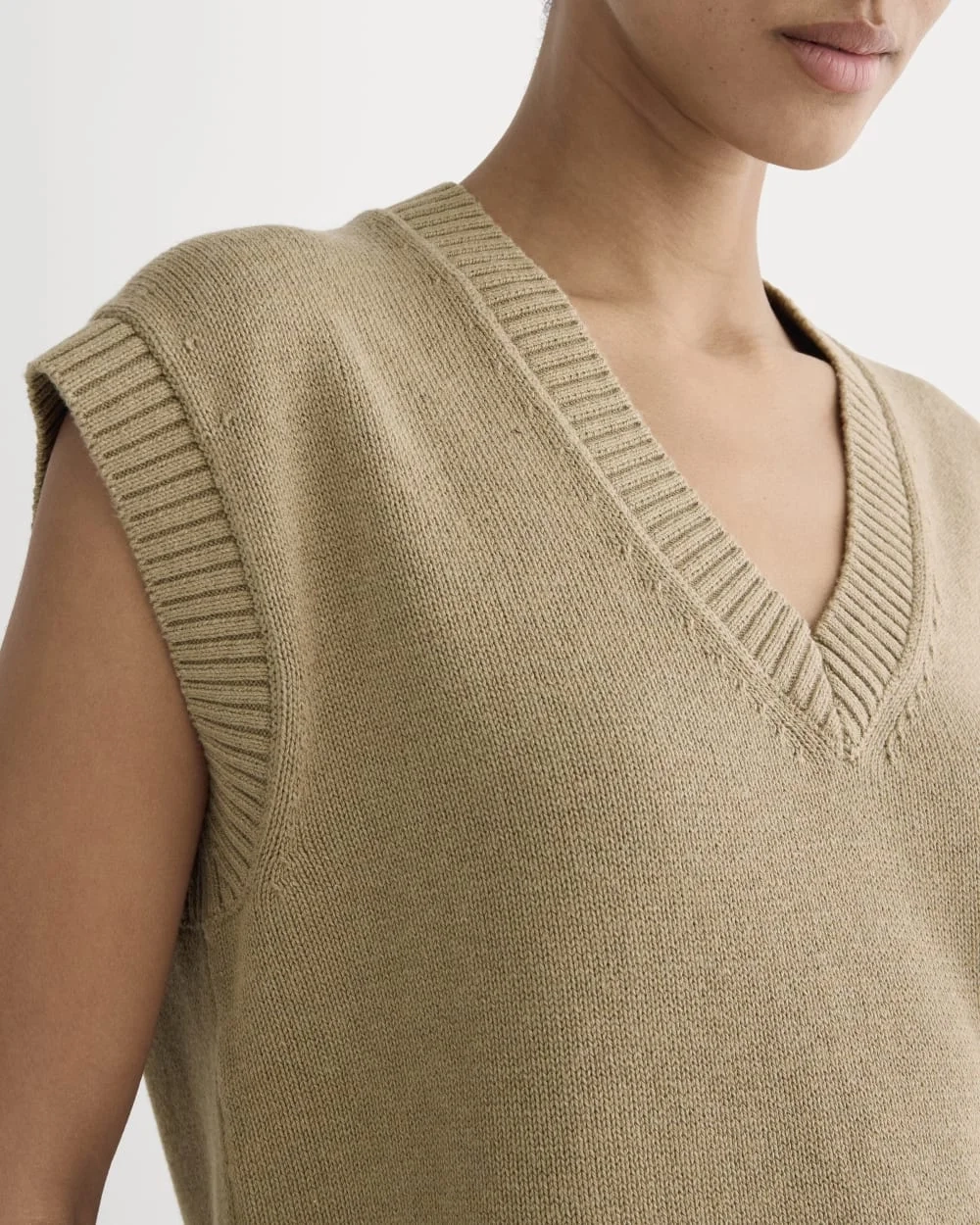 The Boxy Vest in Everyday Cotton | Dark Heathered Camel (3)