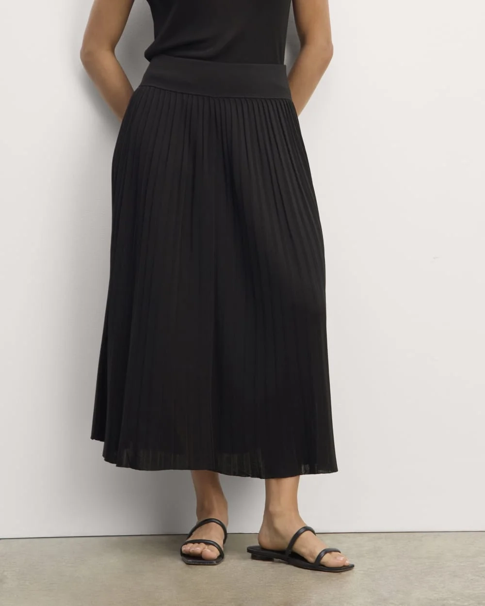 The Pleated Skirt | Black (4)