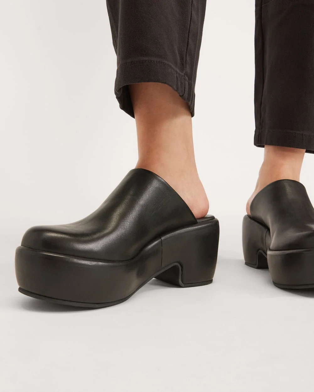 The Puffa Clog | Black (5)