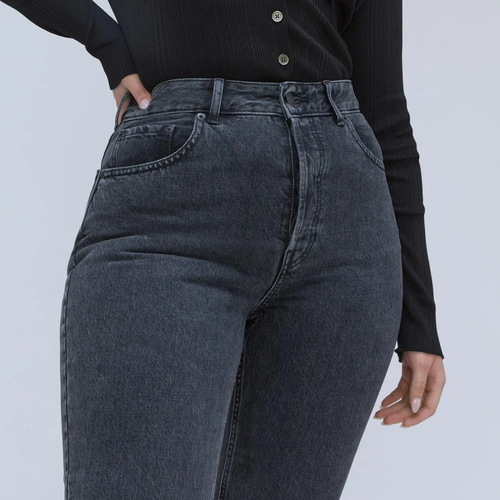 The '90s Cheeky Hourglass Jean | Washed Black | 26.5" Inseam (3)