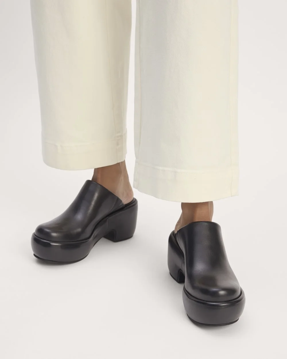 The Puffa Clog | Black (5)