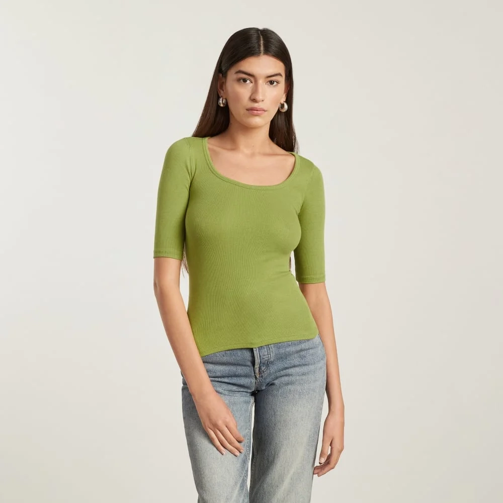 The Luxe Micro-Rib Scoop-Neck Tee | Pepper (3)