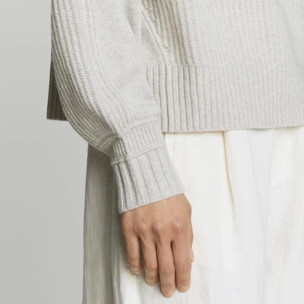 The Cashmere Ribbed Turtleneck | Pale Heathered Grey (3)