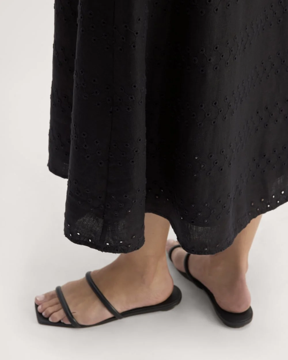 The Linen Eyelet Midi Skirt | Black Eyelet (4)