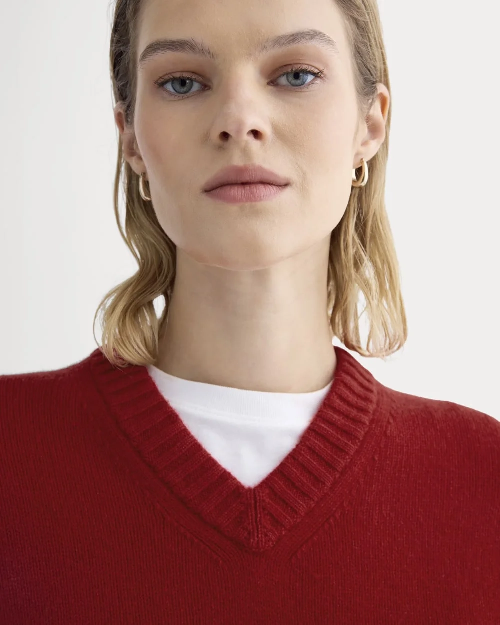 V-Neck Sweater in Extrafine Luxe Merino | Berry Red (5)