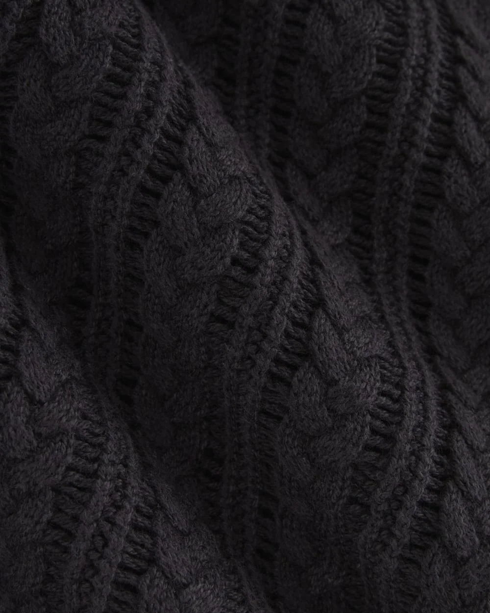 The Mesh Cable V-Neck in Everyday Cotton | Black (4)
