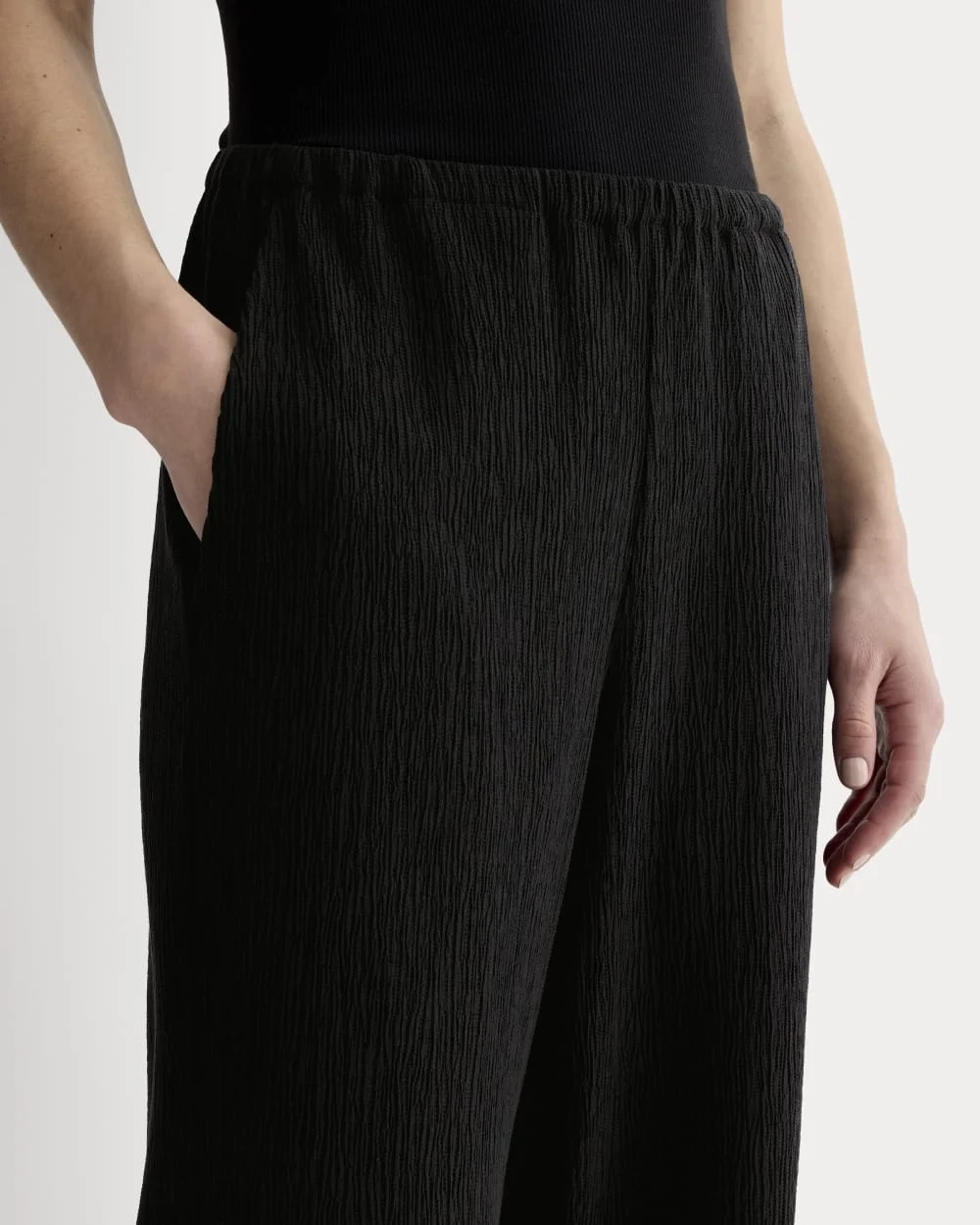 The Crinkle Pant | Black (3)