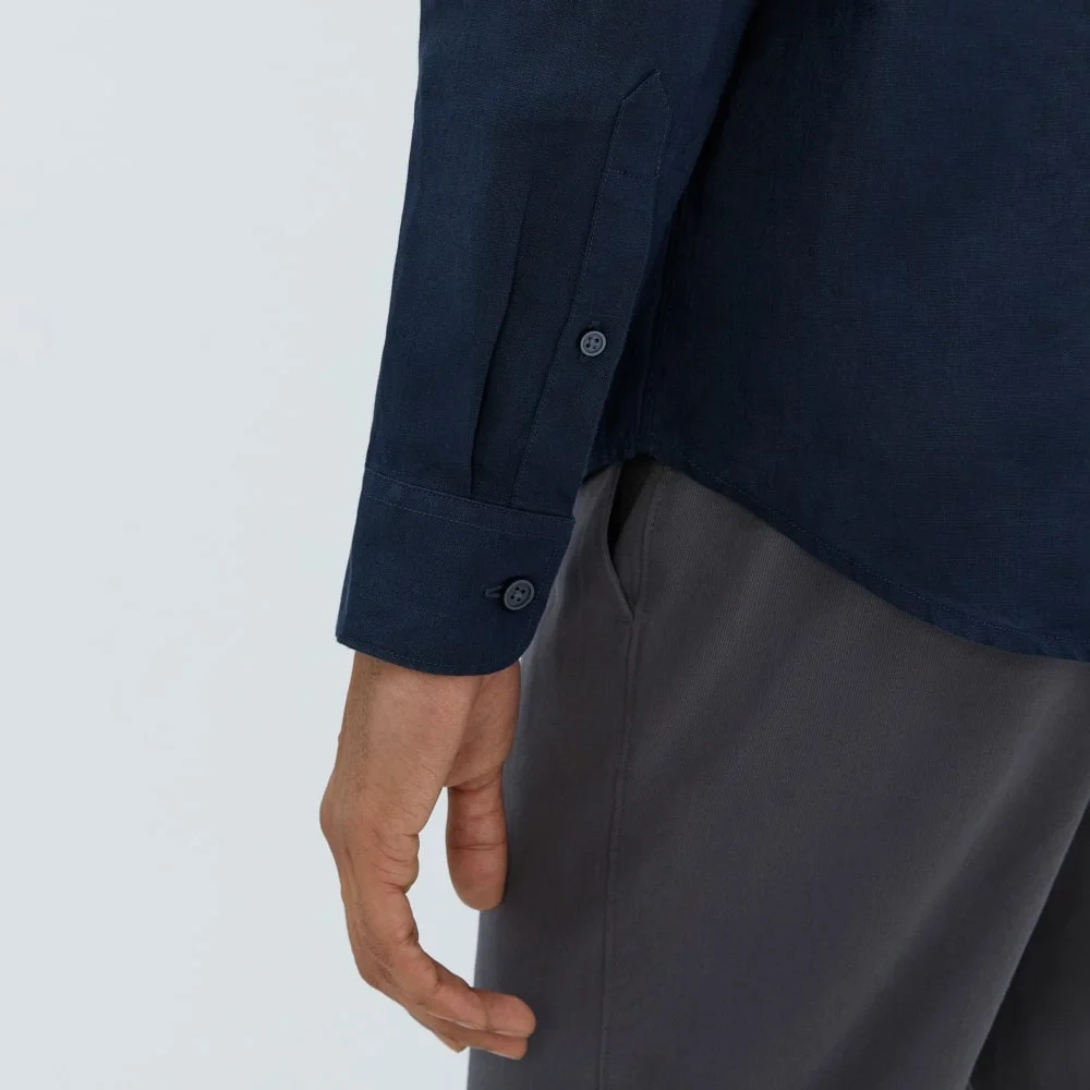 The Classic Shirt in Linen | Deep Navy (4)