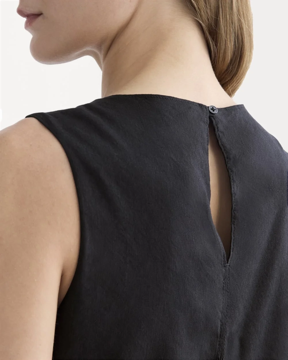 The Shift Dress in Stretch Linen | Black (4)
