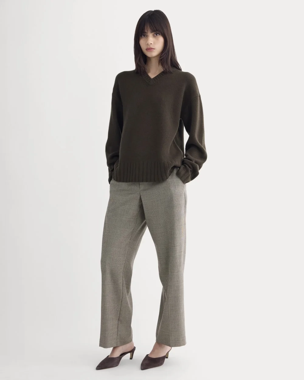 V-Neck Sweater in Extrafine Luxe Merino | Coffee Bean (3)