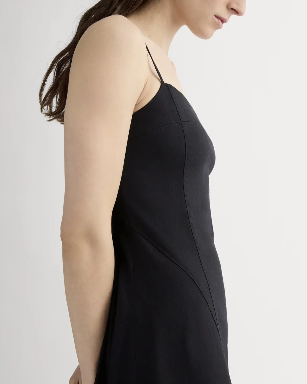 The Seamed Dress in Stretch Linen | Black (4)