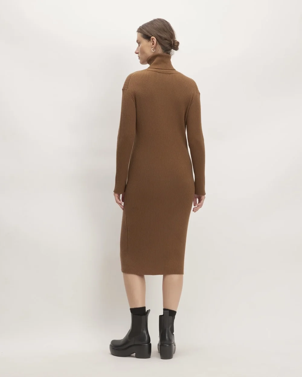 The Cotton-Merino Turtleneck Dress | Rich Camel (3)