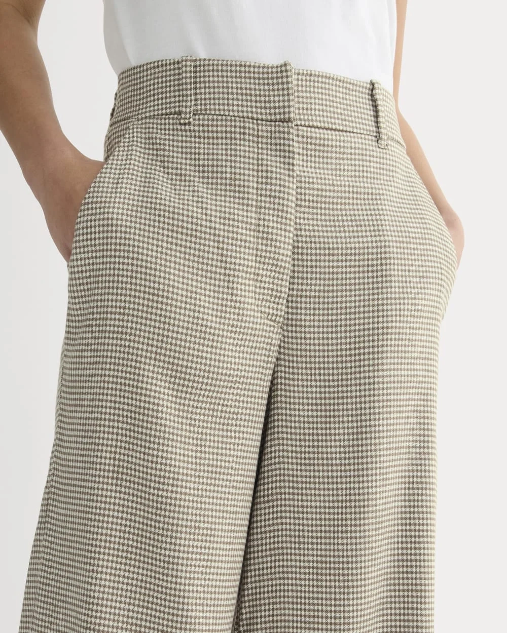 The Wide-Leg Pant in Stretch Linen | Deep Taupe Mini Gingham (3)