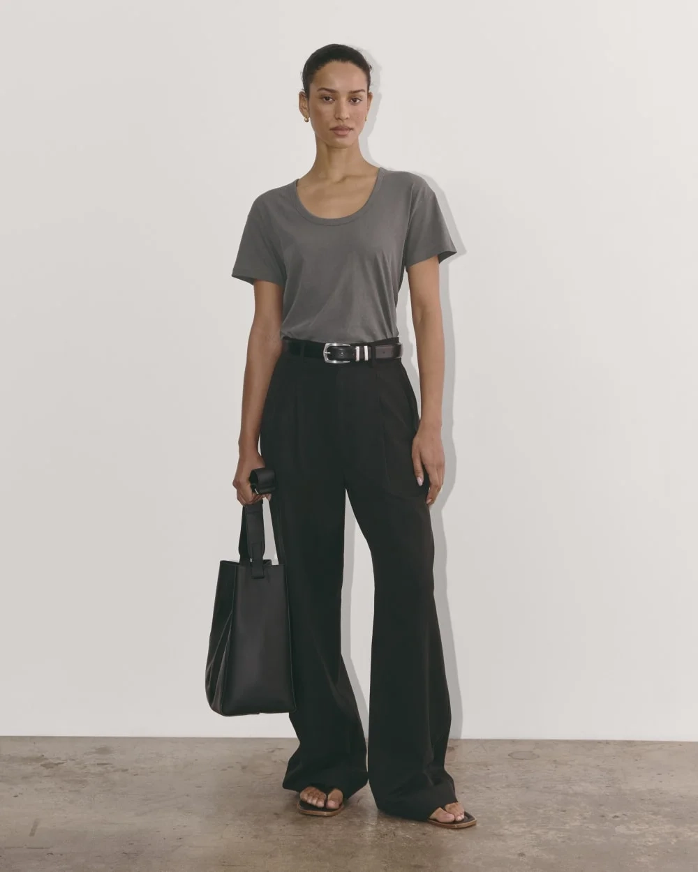 The Air Scoop-Neck Tee | Graphite (4)