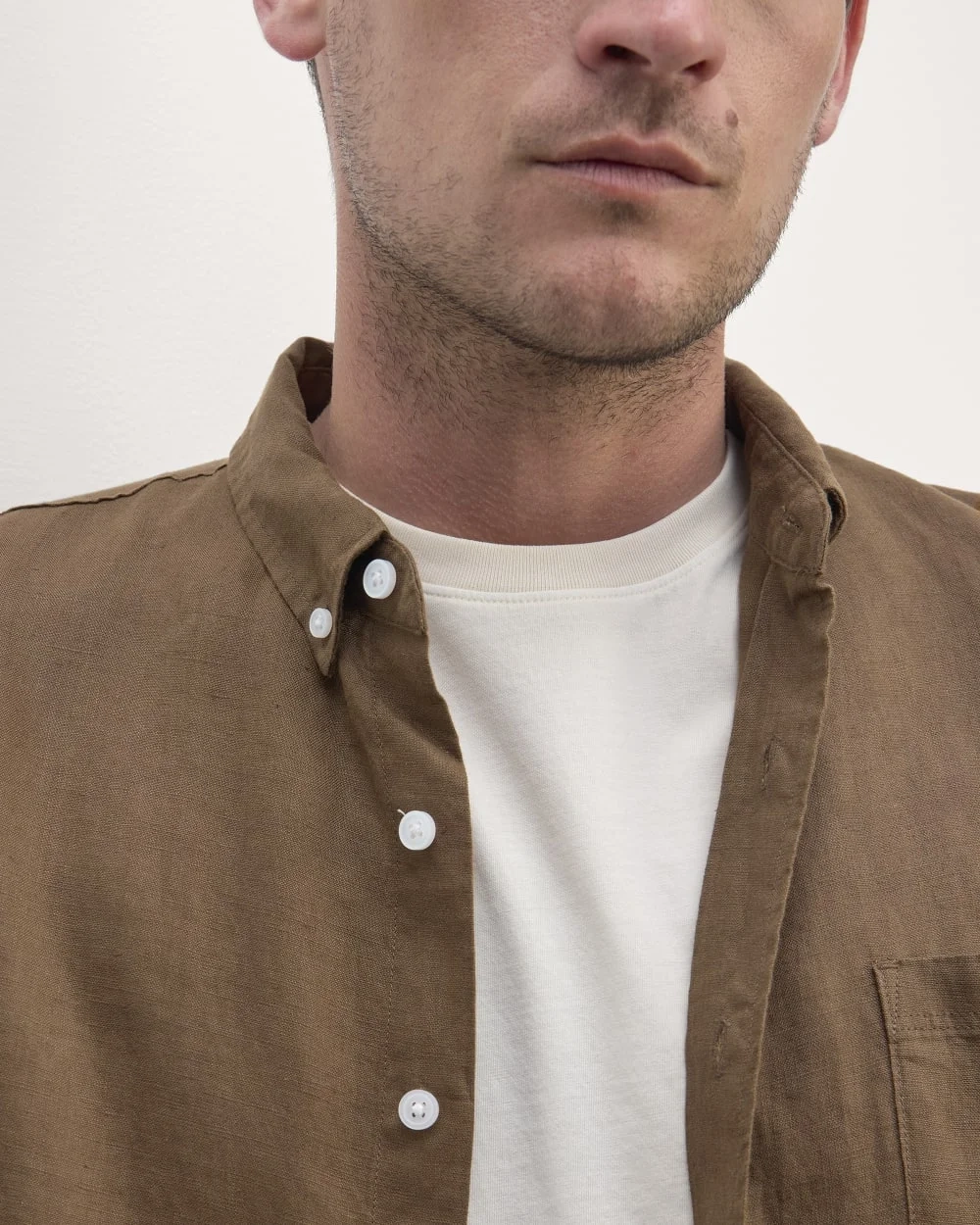 The Classic Shirt in Linen | Cocoa (4)