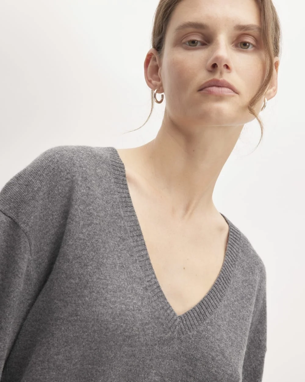 The Classic V in Cashmere | Heather Charcoal (5)