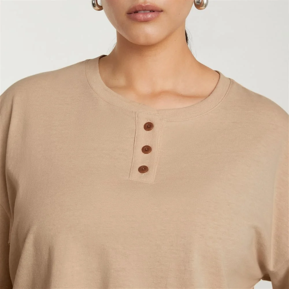 The Vintage Henley Hemp Tee | Hazelnut (4)