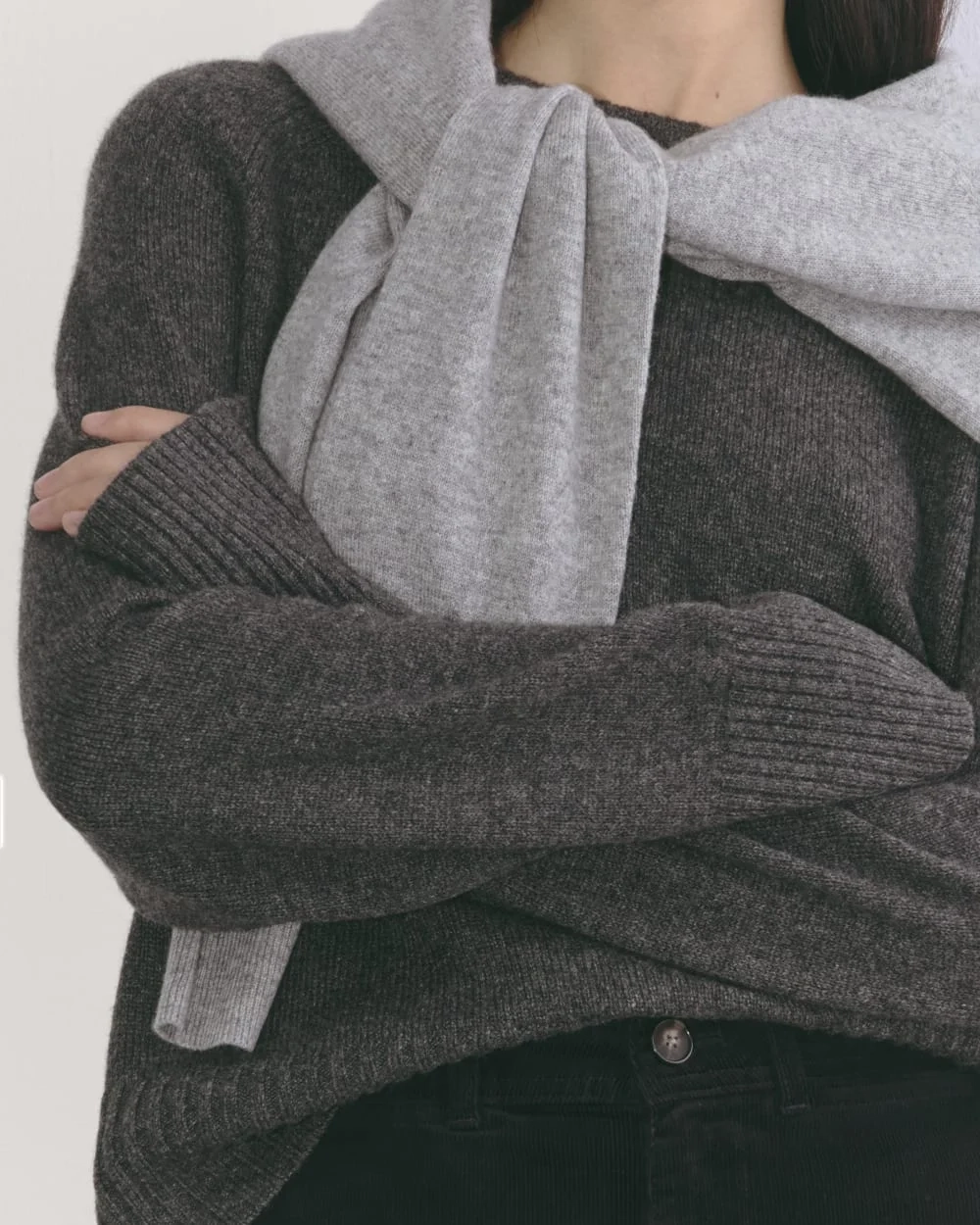 The Boxy Crew in Cashmere | Heather Charcoal (4)