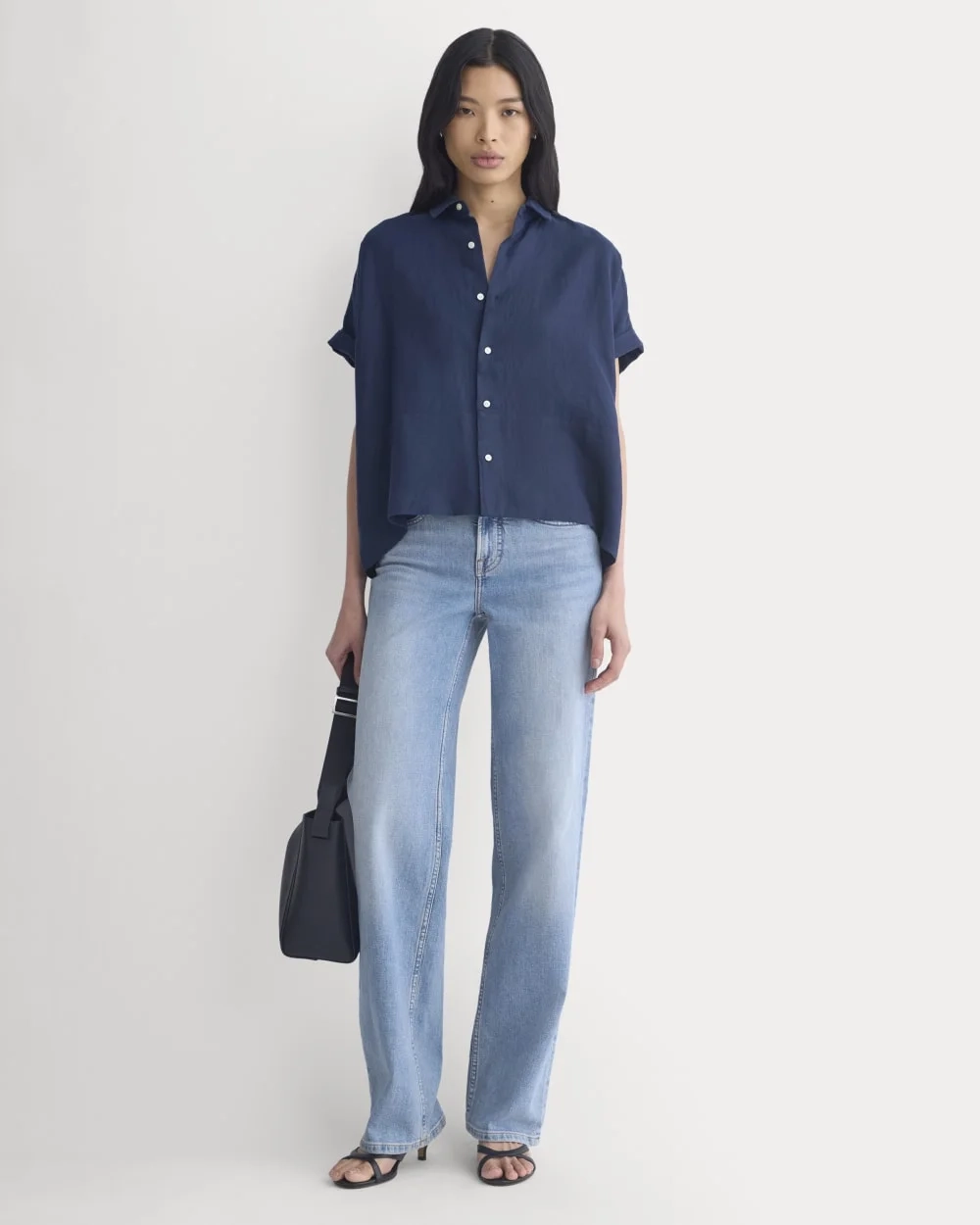 The Boxy Shirt in Linen | Navy (5)