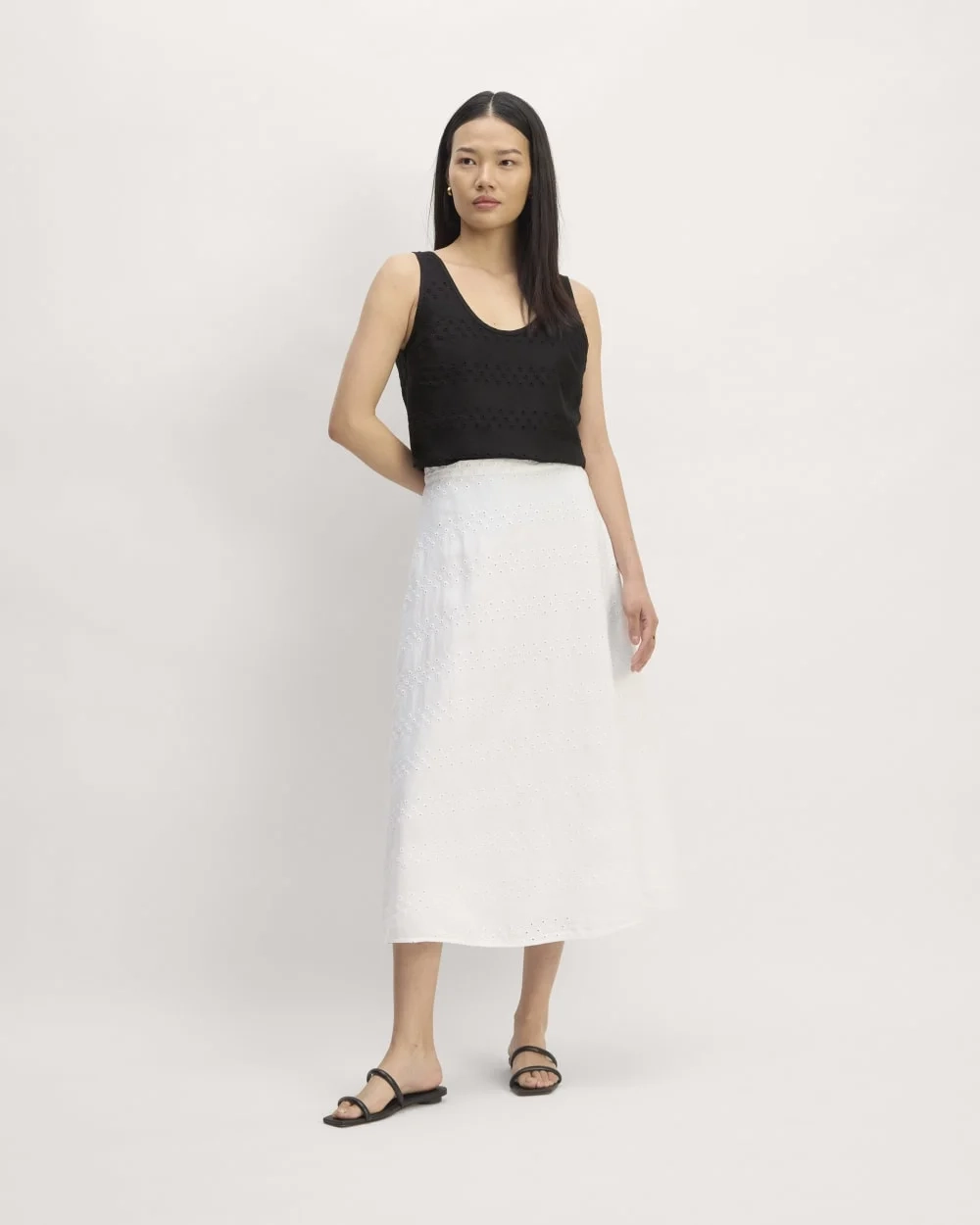 The Linen Eyelet Scoop-Neck Tank | Black Eyelet (6)