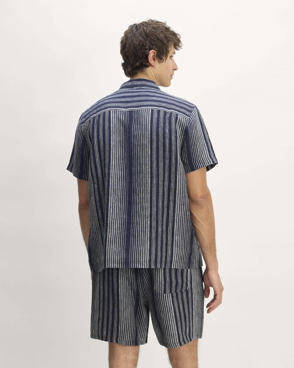 The Resort Shirt in Linen | Navy / Bone (4)