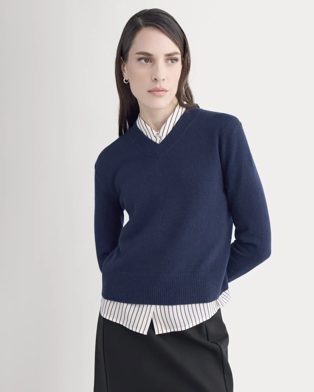 Cashmere Cropped High-V Sweater | Navy (4)