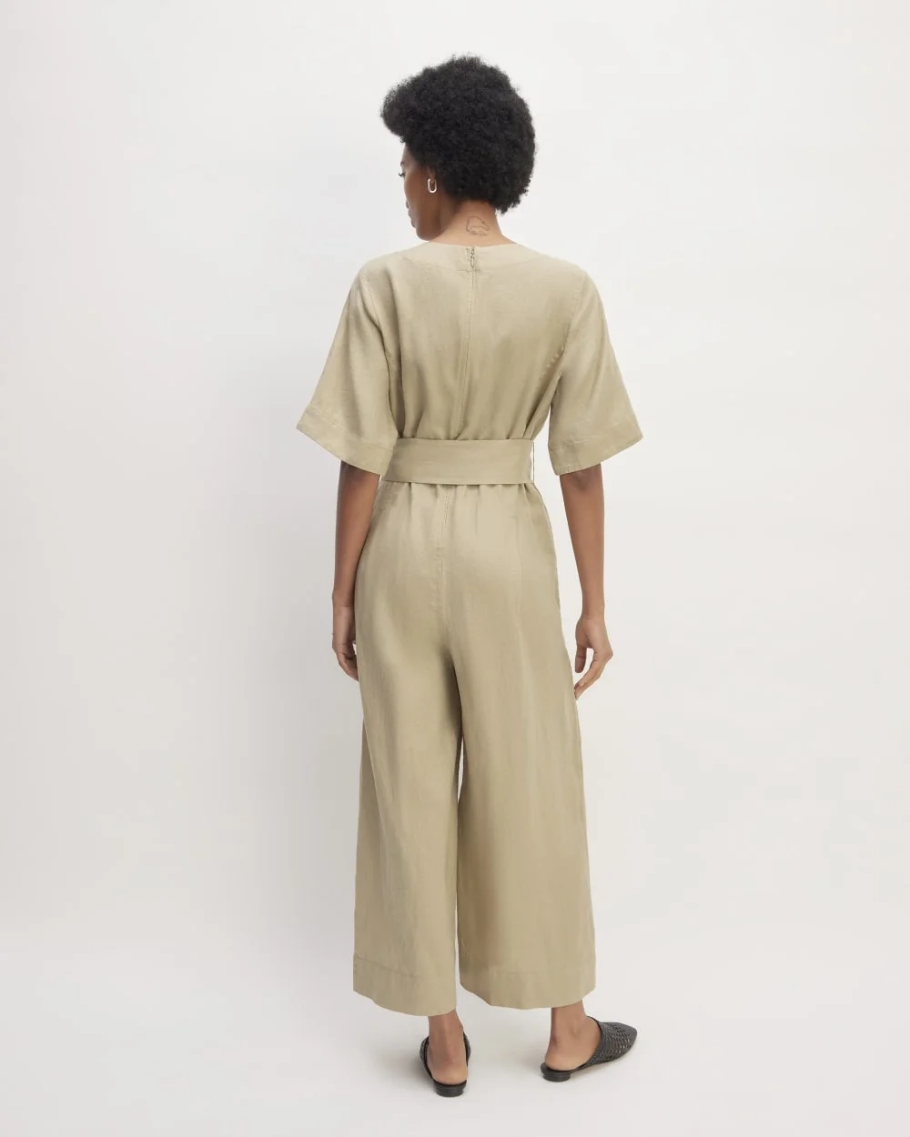 The Wrap Jumpsuit in Linen | Trench Coat Khaki (3)