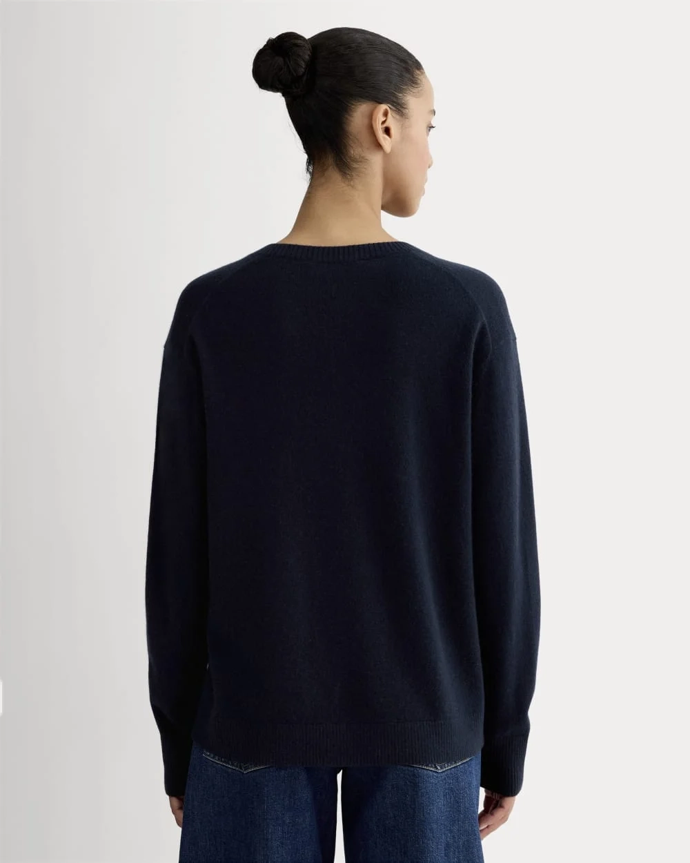 The Classic V in Cashmere | Navy (5)