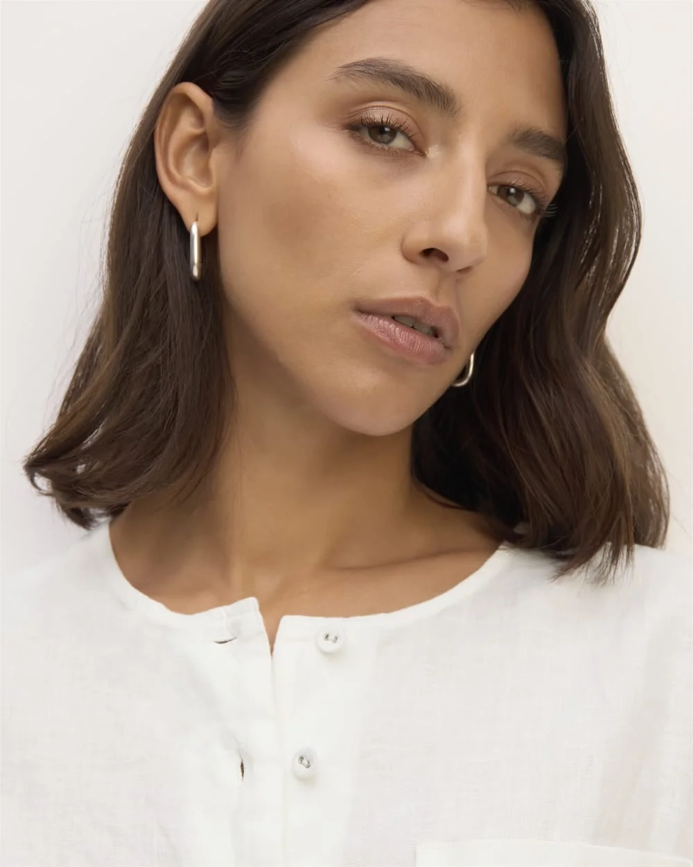 The Popover Shirt in Linen | White (4)