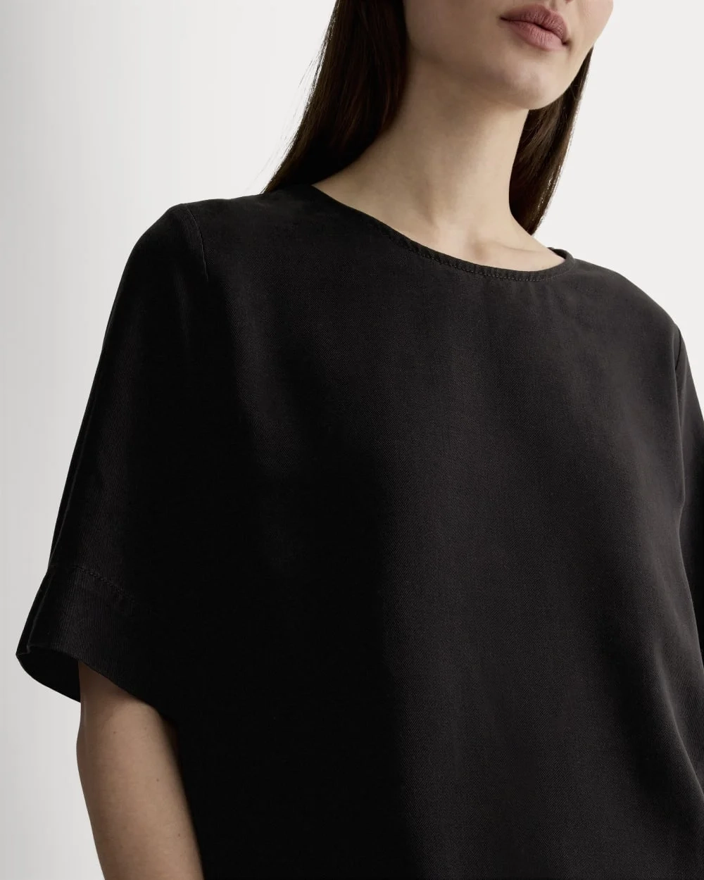 The Relaxed Tee in Buttersoft | Black (2)
