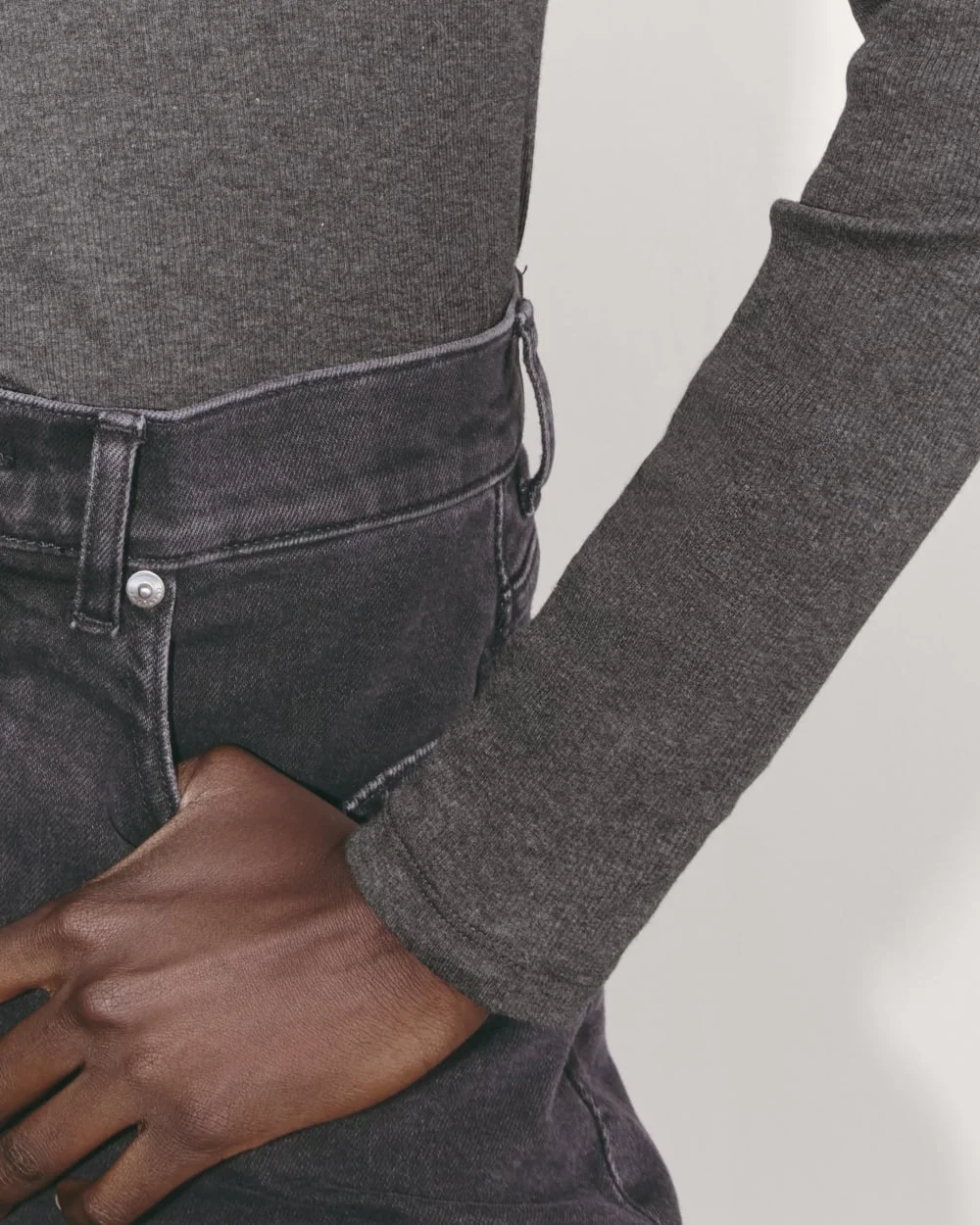 The Luxe Rib Turtleneck | Heathered Soot (5)