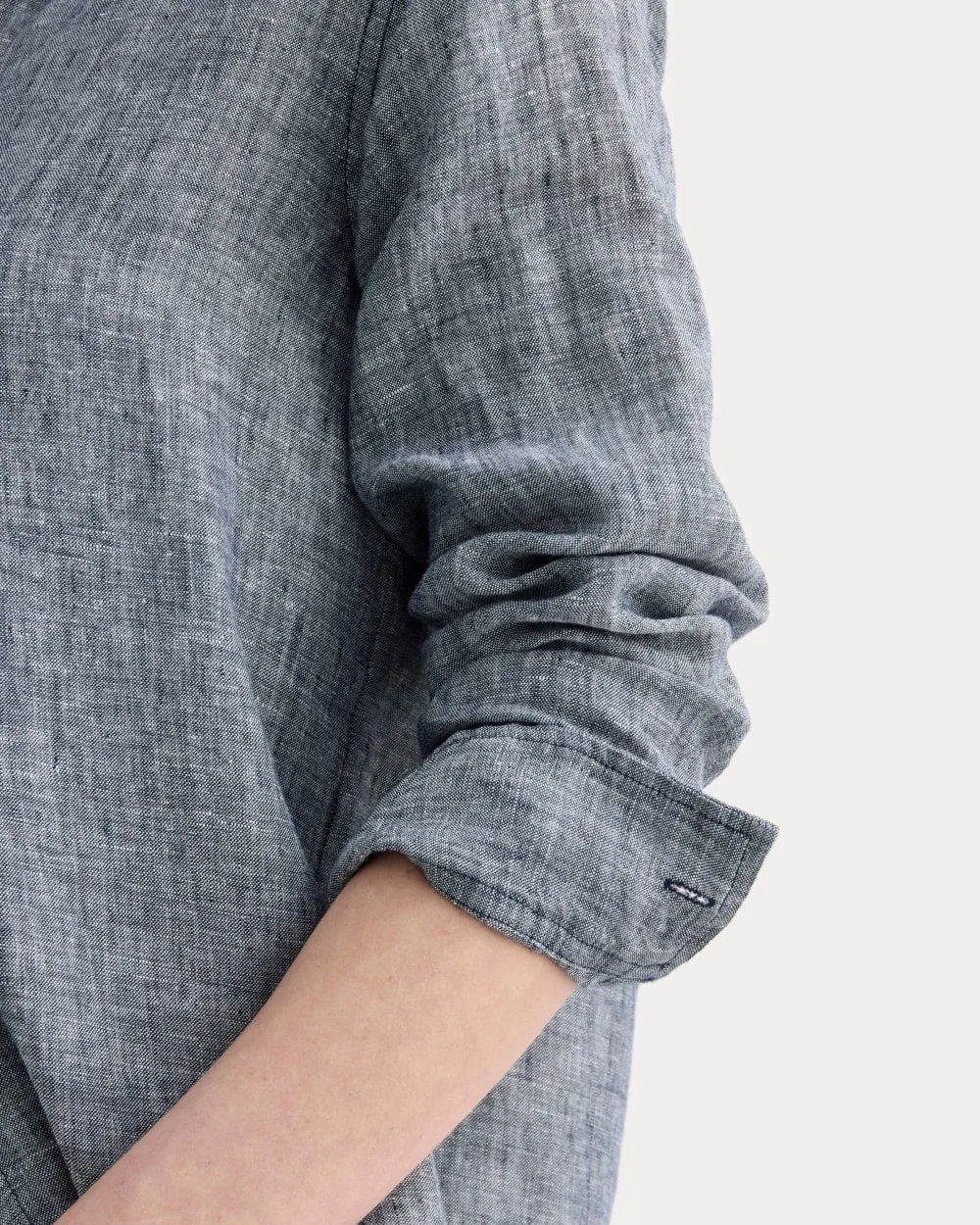 The Must-Have Shirt in Linen | Navy Chambray (4)