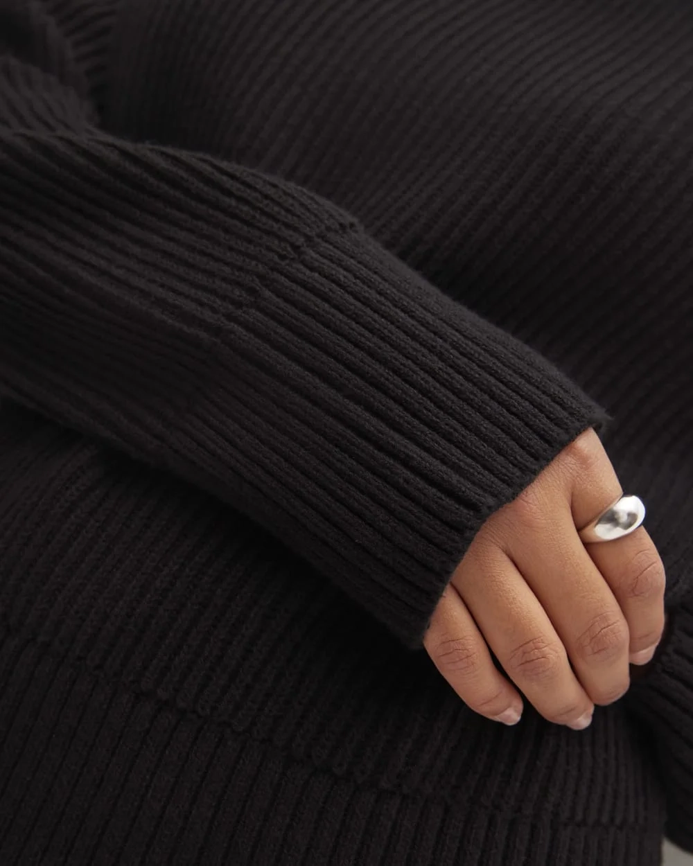 The Organic Cotton Ribbed Turtleneck | Black (5)