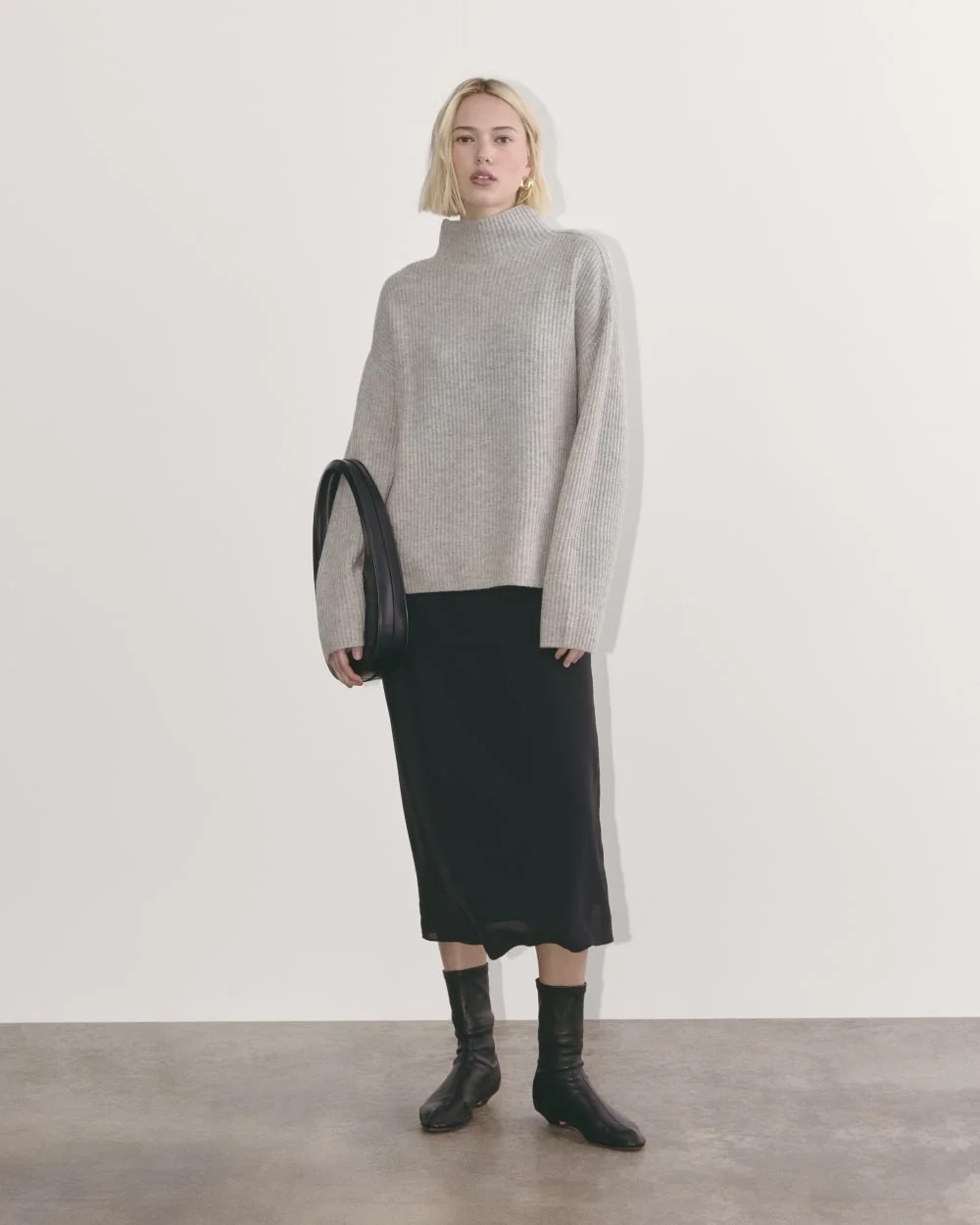 The Fisherman Turtleneck in Wool Cashmere | Light Heather Grey (6)