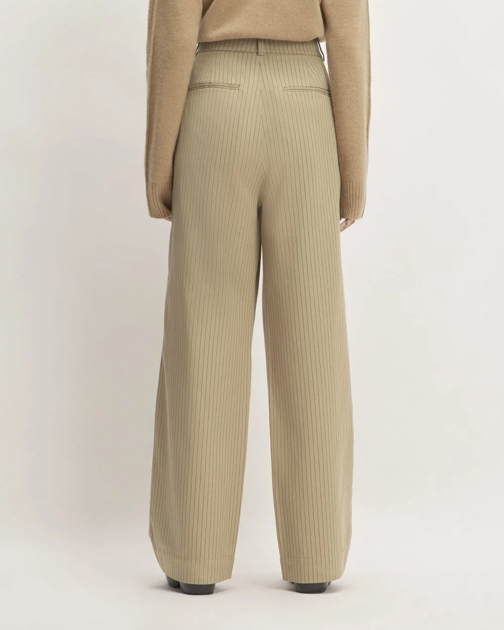 The Draper Pleated Pant in Buttersmooth | Cornstalk / Black | 30" Inseam (3)