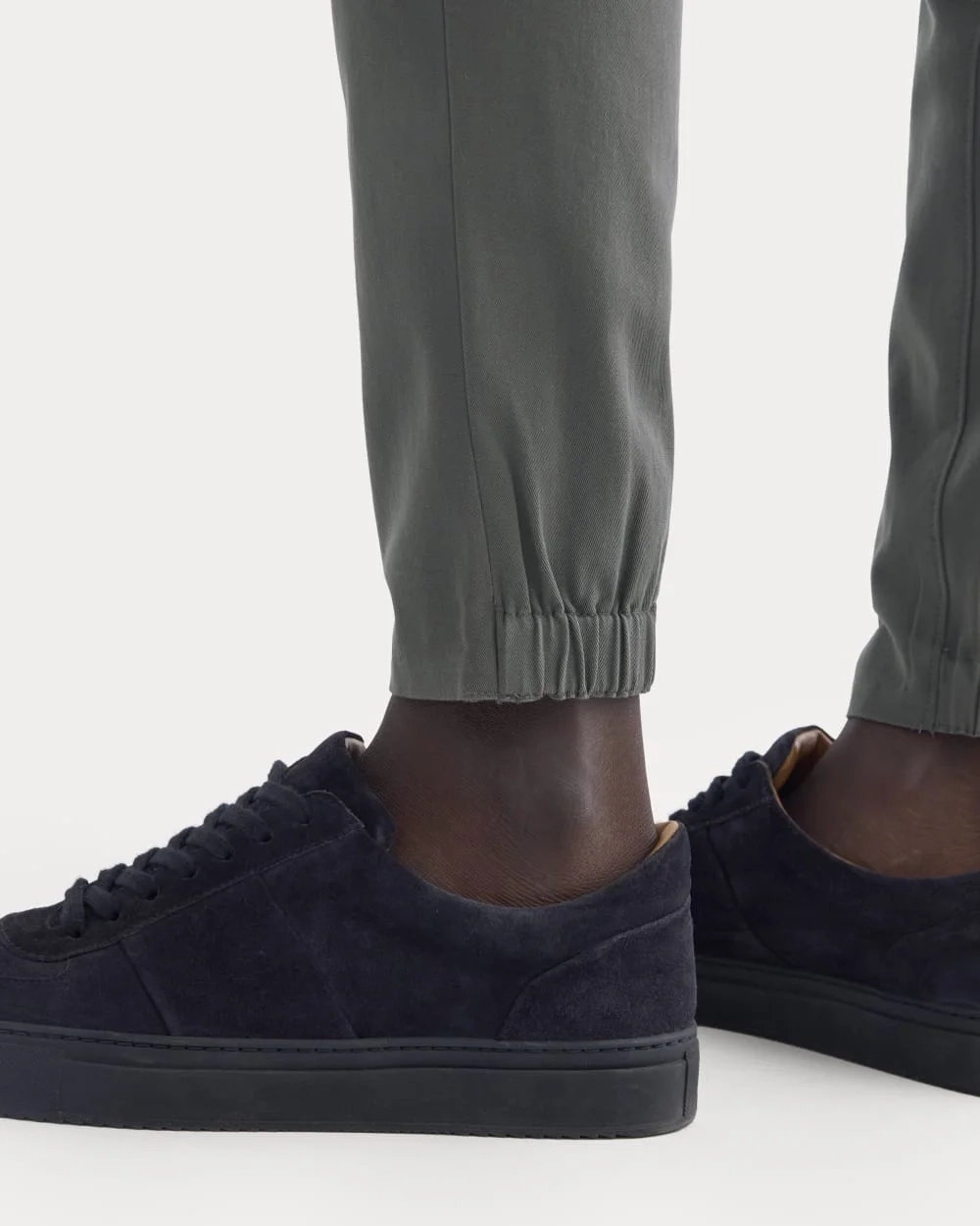 The Performance Traveler Chino | Slate Grey (3)