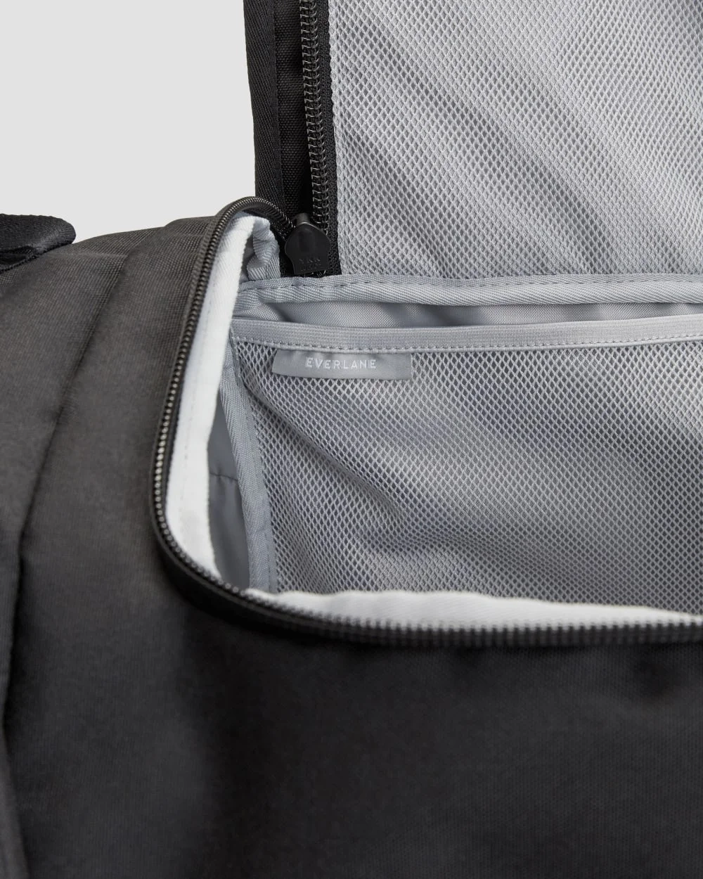 The ReNew Transit 4-Way Duffle | Black (7)