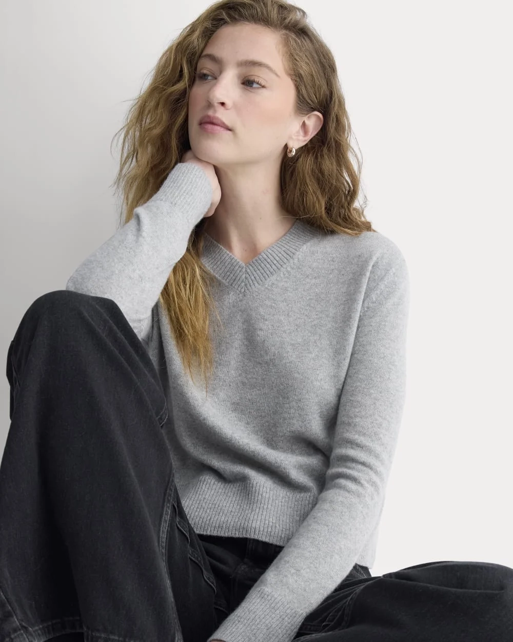 Cashmere Cropped High-V Sweater | Light Heather Grey (4)