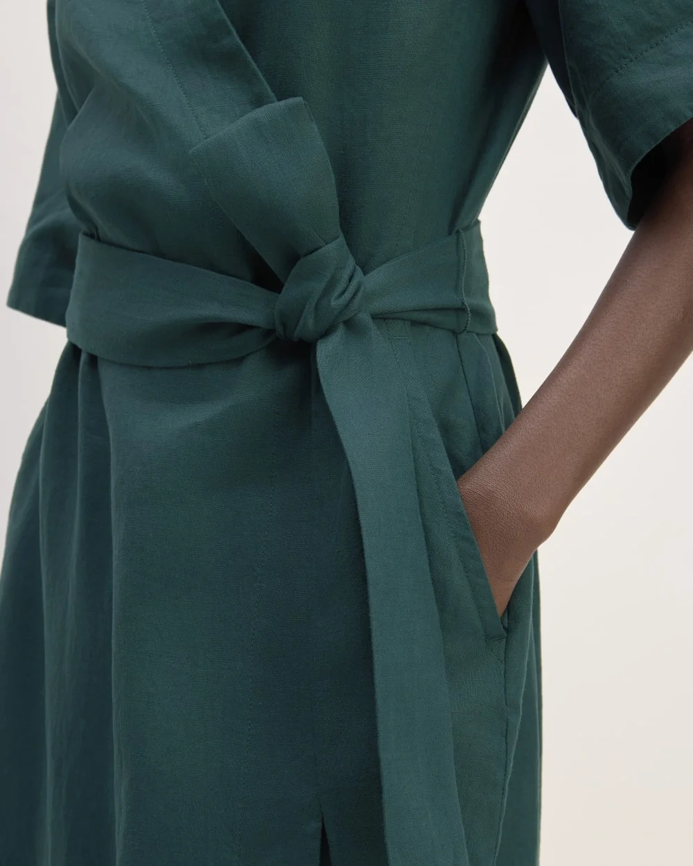 The Wrap Dress in Linen | Dark Sea (4)
