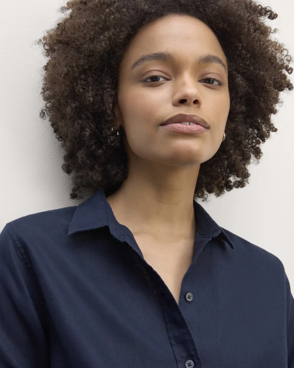 The Must-Have Shirt in Linen | Navy (5)