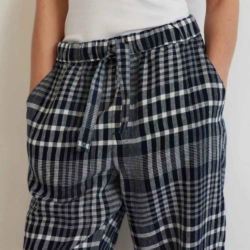 The Linen Pull-On Barrel Pant | Canvas Tan / Navy (5)