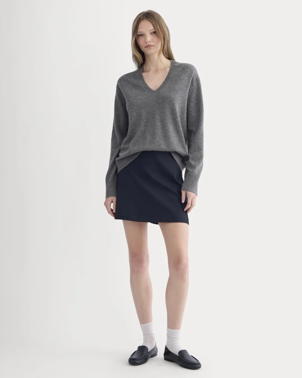 The Classic V in Cashmere | Heather Charcoal (5)