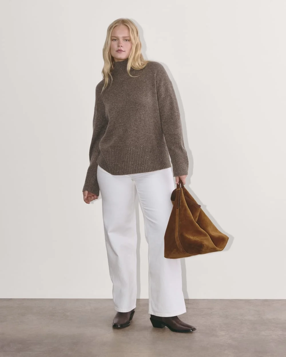 The Boxy Turtleneck in Cashmere | Taupe Brown Donegal (4)