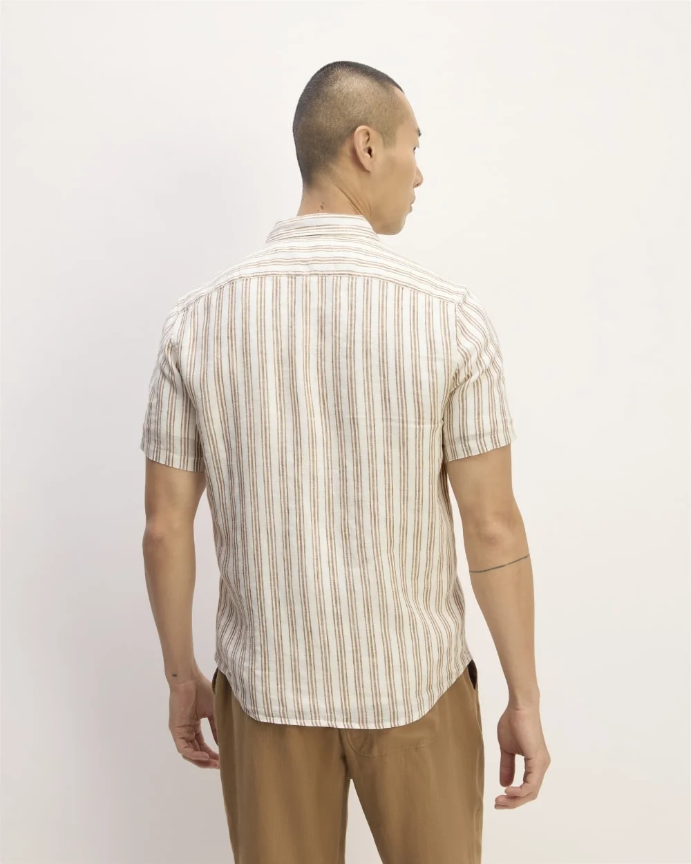 The Classic Short-Sleeve Shirt in Linen | Bone / Toasted Coconut (6)