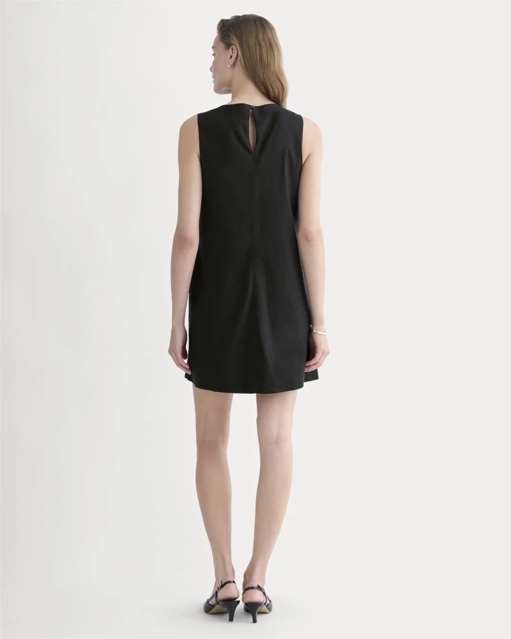 The Shift Dress in Stretch Linen | Black (5)
