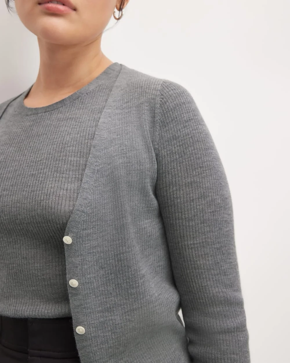 The Cardigan in Ultrasoft Merino | Heather Mid Grey (4)