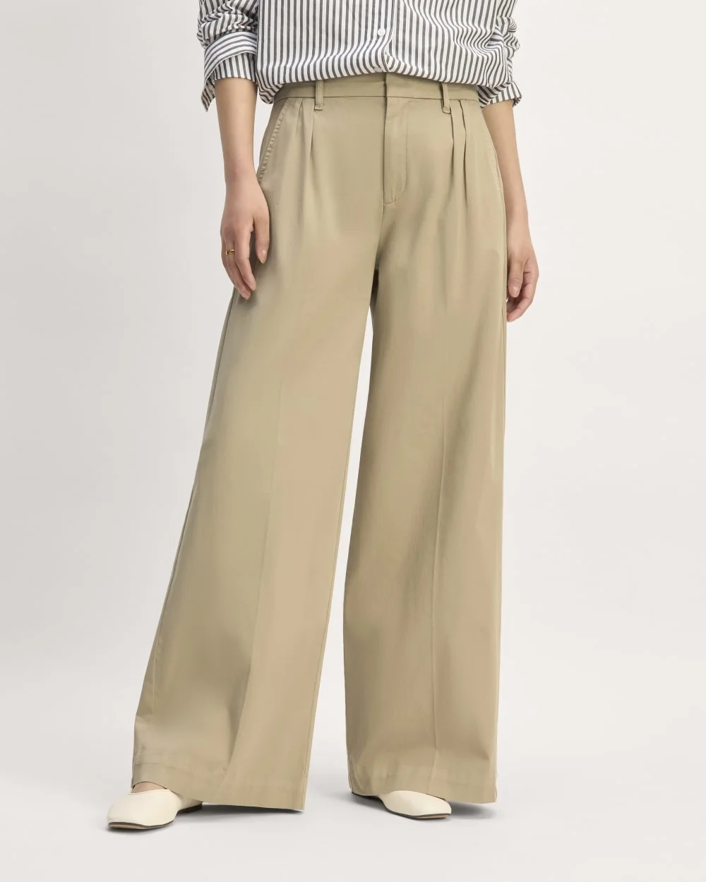 The Pleated Wide-Leg Chino | Trench Coat Khaki (6)